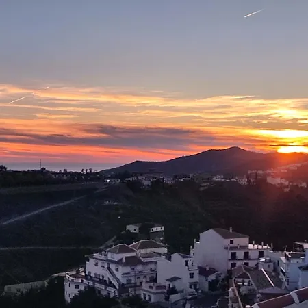 Penthouse With Hot Tub And Air Conditioning Offering Breathtaking Panoramic Mountain And Sea Views