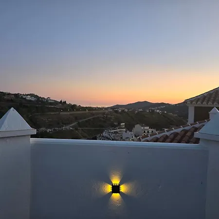 公寓 Penthouse With Hot Tub And Air Conditioning Offering Breathtaking Panoramic Mountain And Sea Views